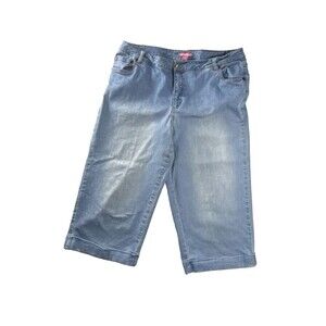 Women’s Light Wash Blue Denim Capri Jeans Solid Regular Fit